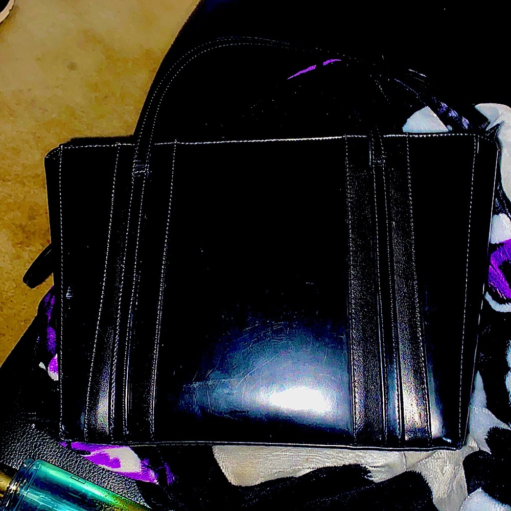 Cute bag  looks better in person phone is kind of broken so pics look blurry